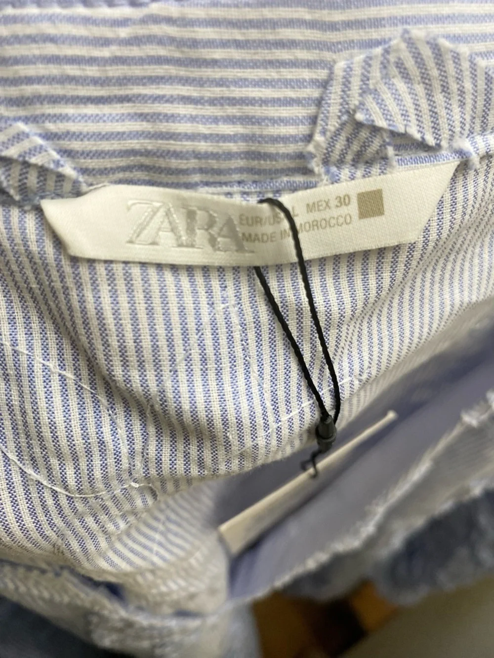 Zara embossed floral Light Blue V-Neck vertical stripe blouse with ruffle sleeve - Picture 4 of 9